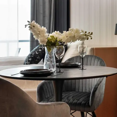 شقة Elegant Close To River With Air Conditioning By Renters Prestige فروتسواف