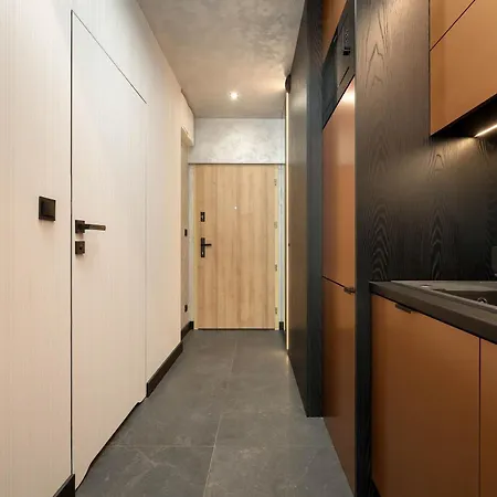 Elegant Close To River With Air Conditioning By Renters Prestige شقة
