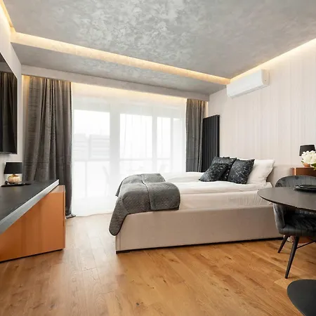 Elegant Close To River With Air Conditioning By Renters Prestige فروتسواف