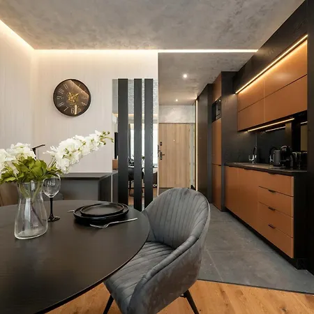 Elegant Close To River With Air Conditioning By Renters Prestige شقة