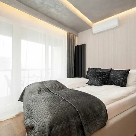 Elegant Close To River With Air Conditioning By Renters Prestige شقة فروتسواف