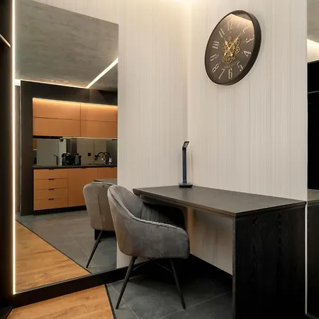 Elegant Close To River With Air Conditioning By Renters Prestige Breslavia